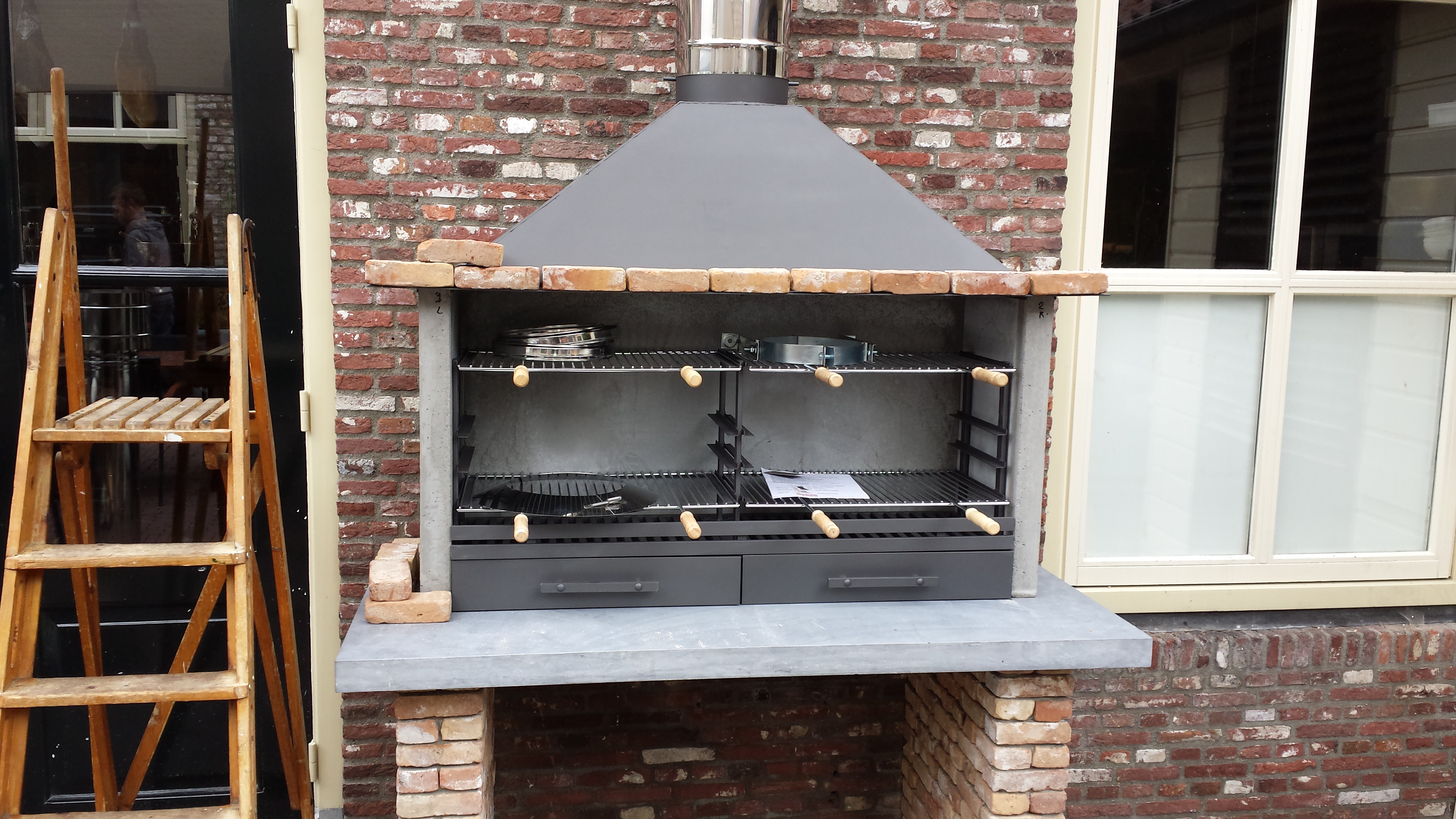 BBQOpenhaard in aanbouw ALFREBO OPENHAARDEN
